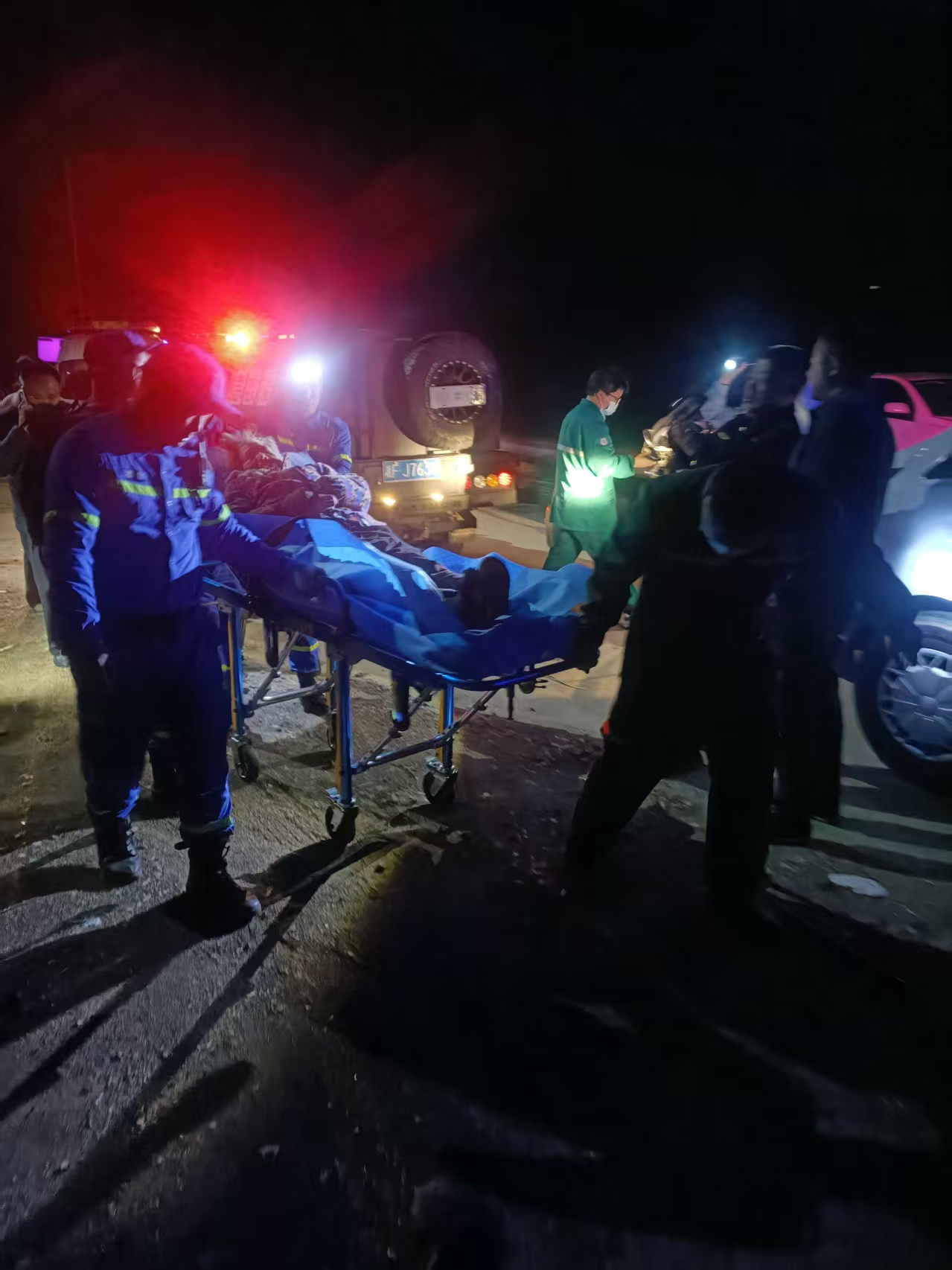 九旬老人走失 多方连夜搜救平安归家——岳阳蓝天救援队与南湖新区联动守护群众生命安全